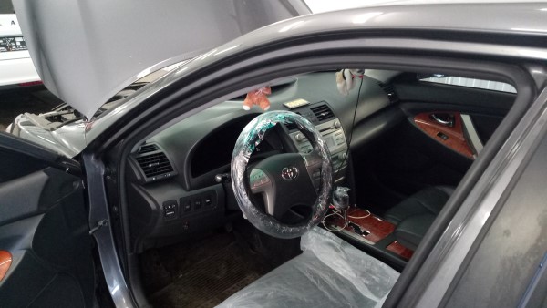 Полировка фар и нанесение антигравийной пленки на переднюю оптику Toyota Camry