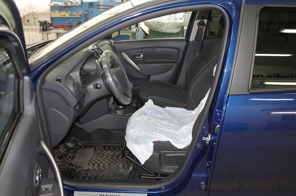 Установка защитнорй сетки радиатора на Renault Logan
