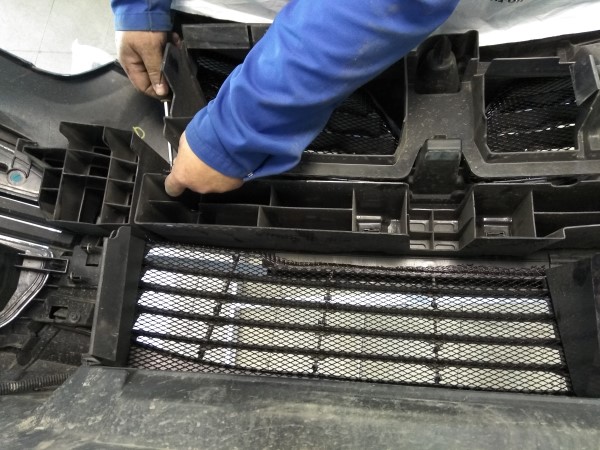 Установка защитной сетки радиатора на Renault Kaptur