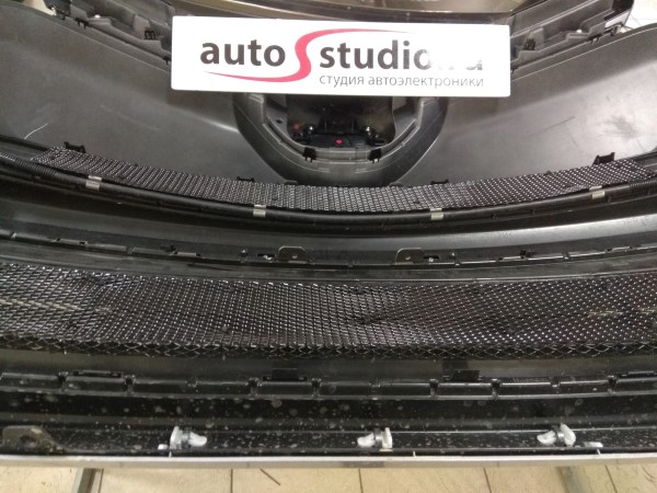 Установка защитной сетки радиатора на Toyota Rav4