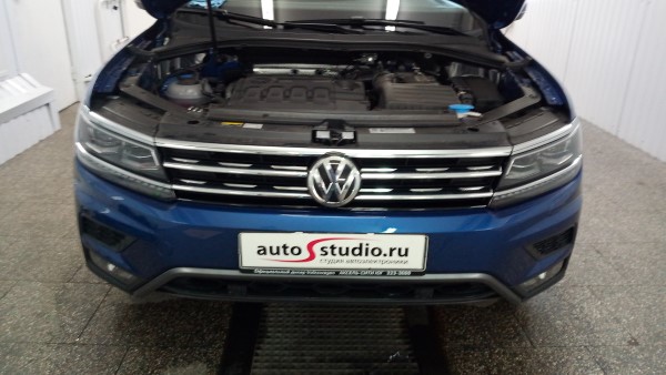 Нанесение защитной антигравийной пленки 3M на Volkswagen Tiguan