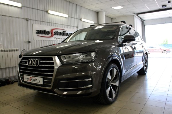 на кузов автомобиля нанесено керамическое покрытие Ultra Ceramic Coat (4 слоя)