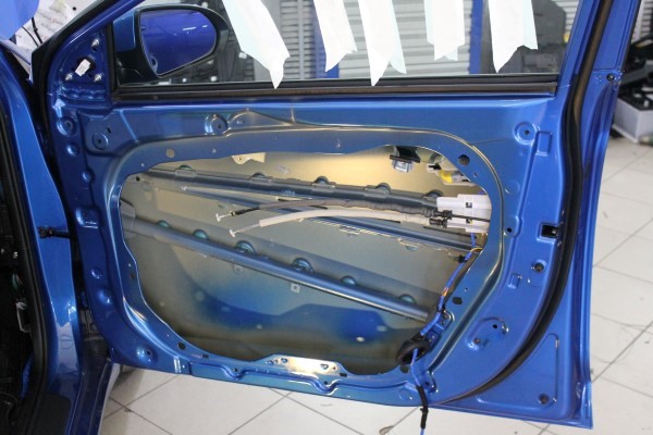Шумоизоляция дверей на Hyundai Elantra