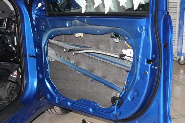 Шумоизоляция дверей на Hyundai Elantra