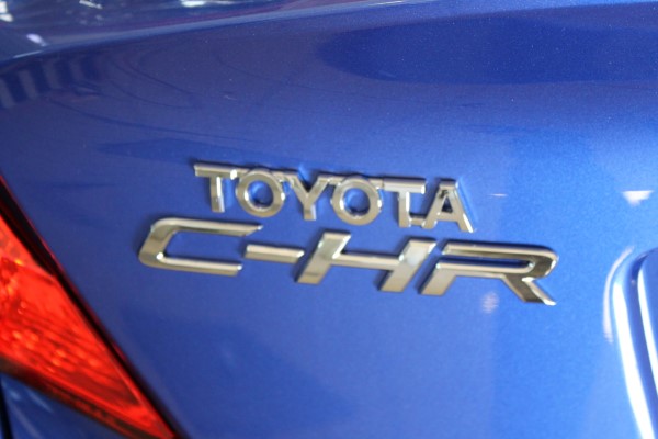 Установка охранного комплекса на Toyota CH-R