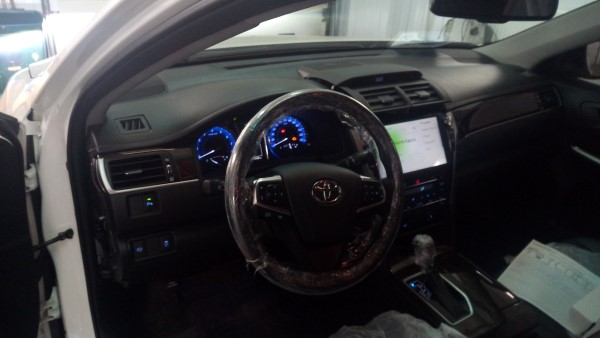 Установка охранного комплекса на Toyota Camry