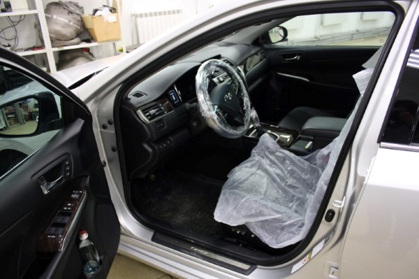 Установка охранного комплекса на Toyota Camry