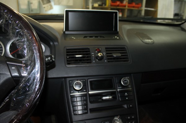 Установка головного устройства и камеры заднего вида на Volvo XC90