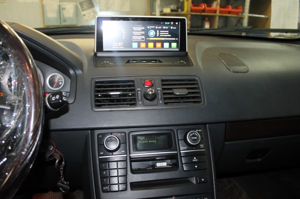 Установка головного устройства и камеры заднего вида на Volvo XC90