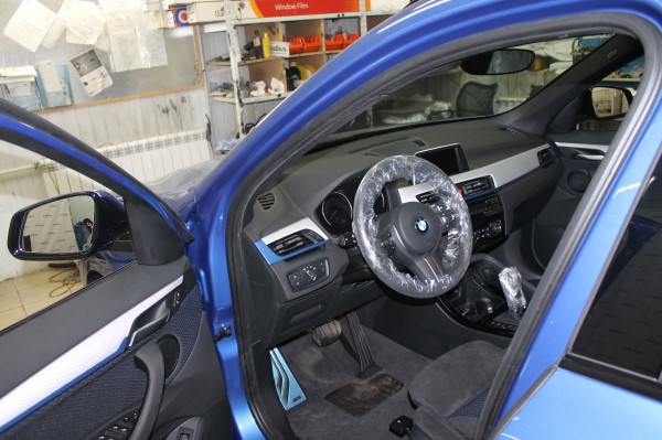 Установка охранного комплекса на BMW X1