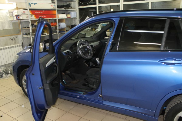 Установка охранного комплекса на BMW X1