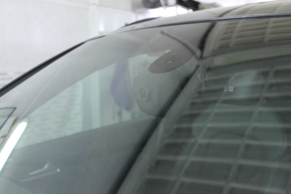 Установка видеорегистратора на Audi Q3