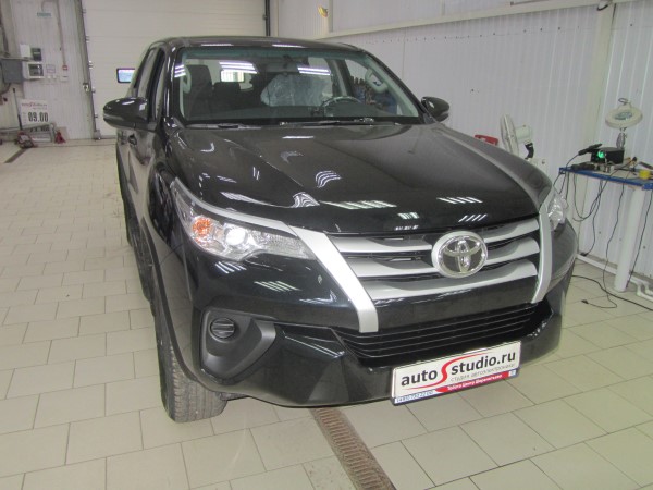 Установка охранного комплекса на Toyota Fortuner