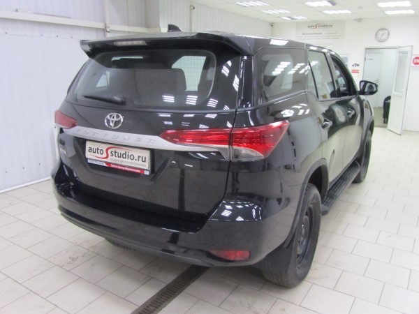 Установка охранного комплекса на Toyota Fortuner