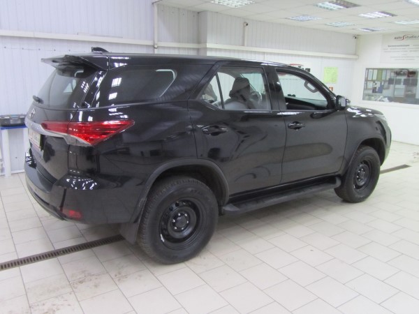 Установка охранного комплекса на Toyota Fortuner