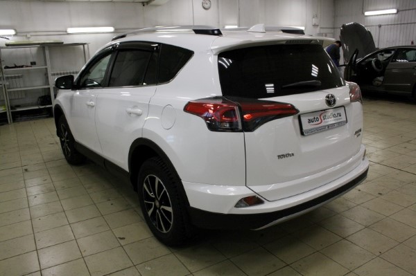 Установка охранного комплекса на Toyota RAV4