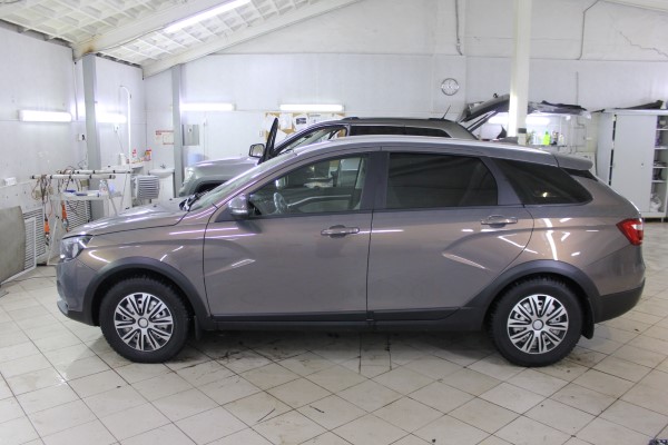 Установка охранного комплекса на Lada Vesta