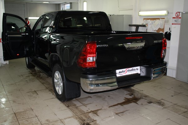 Установка охранного комплекса на Toyota Hilux