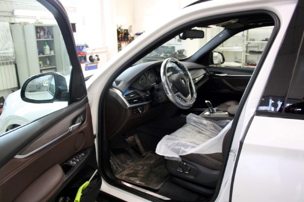 Установка охранного комплекса на BMW X5