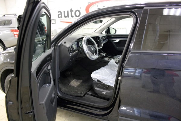 Установка охранного комплекса на Volkswagen Touareg