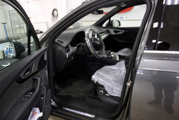 Установка охранного комплекса на Audi Q7