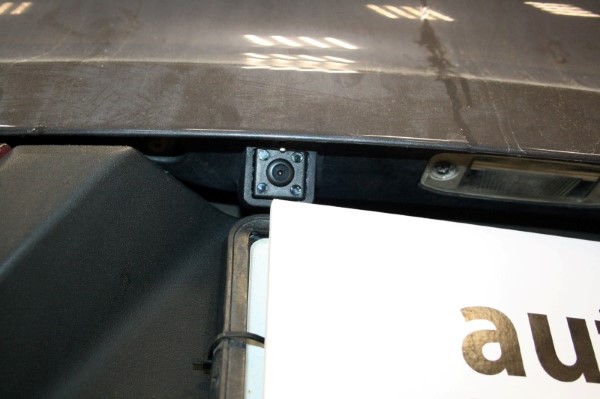 Замена штатной камеры заднего вида и установка омывателя камеры на Kia Sportage