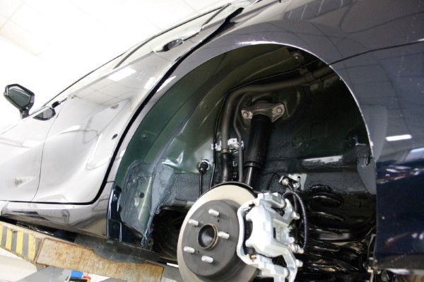 Шумоизоляция колесных арок и локеров на Toyota Camry