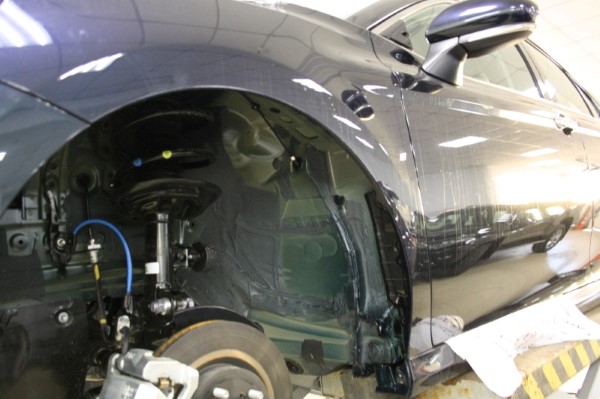Шумоизоляция колесных арок и локеров на Toyota Camry