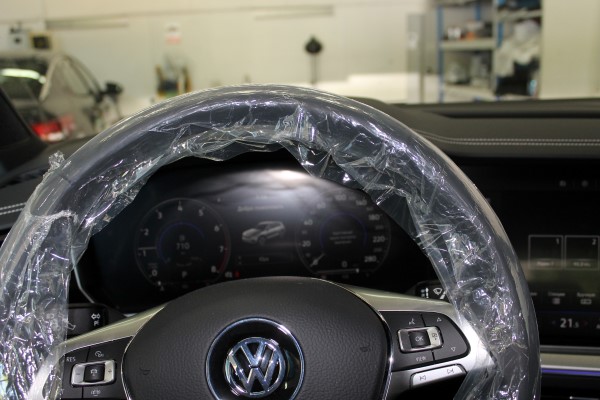 Установка охранного комплекса на Volkswagen Touareg