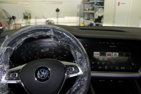 Установка охранного комплекса на Volkswagen Touareg