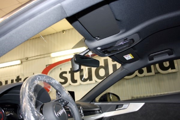 Установка видеорегистратора в штатное место на Audi A5
