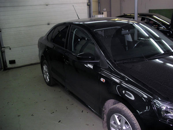 Установка охранного комплекса на Volkswagen PoloSedan