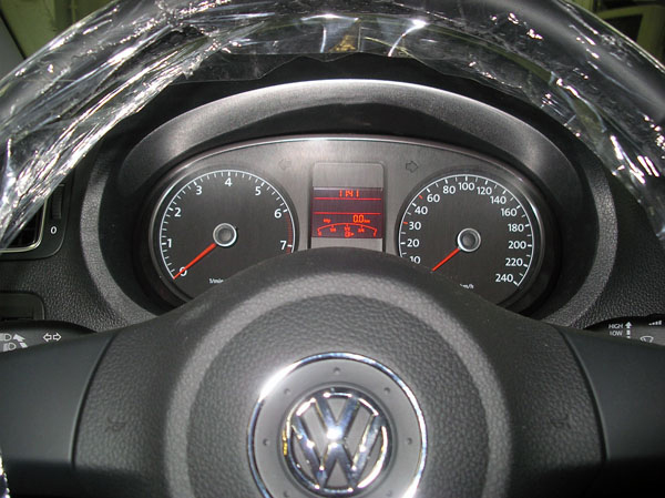 Установка охранного комплекса на Volkswagen PoloSedan