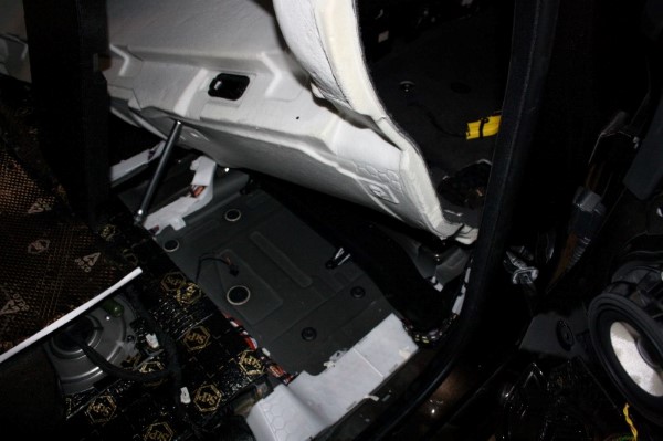 Шумоизоляция пола, дверей, арок и багажника на BMW X5
