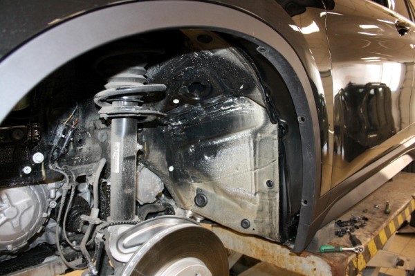 Шумоизоляция арок и локеров на BMW X1