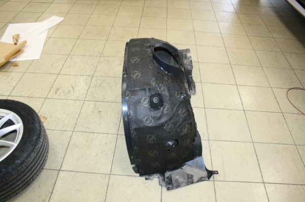 Шумоизоляция арок и локеров на BMW X1