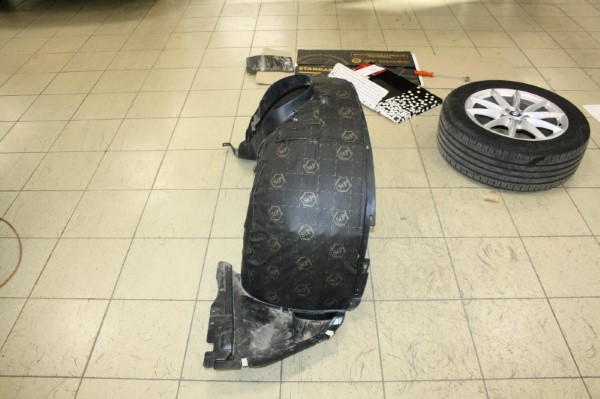 Шумоизоляция арок и локеров на BMW X1