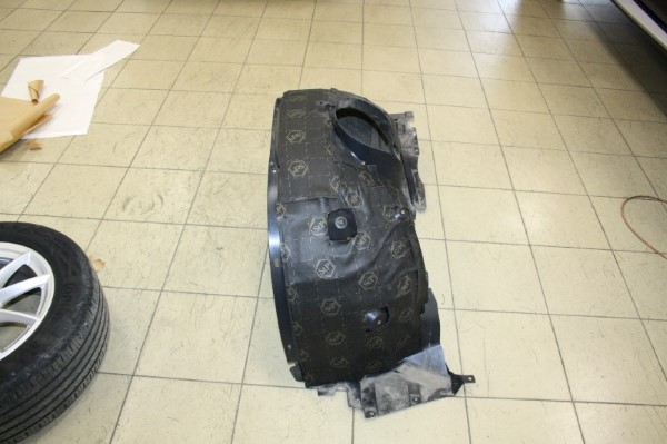 Шумоизоляция арок и локеров на BMW X1