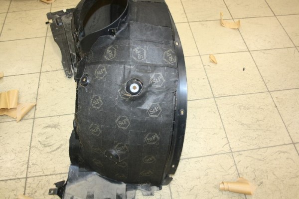 Шумоизоляция арок и локеров на BMW X1