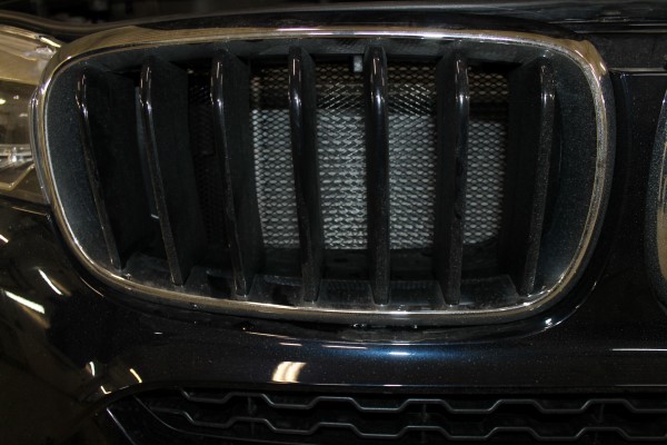 Защищаем радиатор на BMW X6