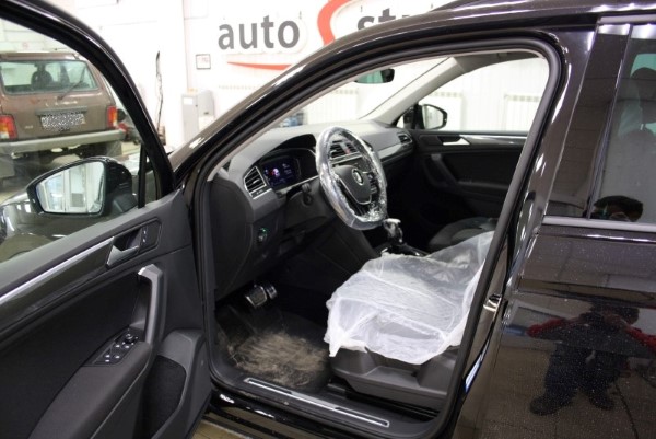 Установка иммобилайзера с замком капота на Volkswagen Tiguan