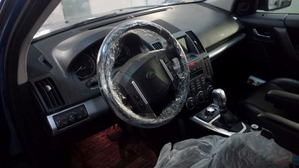 Установка головного устройства и камеры заднего вида на Land Rover Freelander