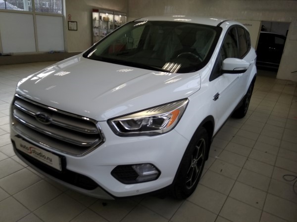 Установка охранного комплекса с GSM на Ford Kuga 2018