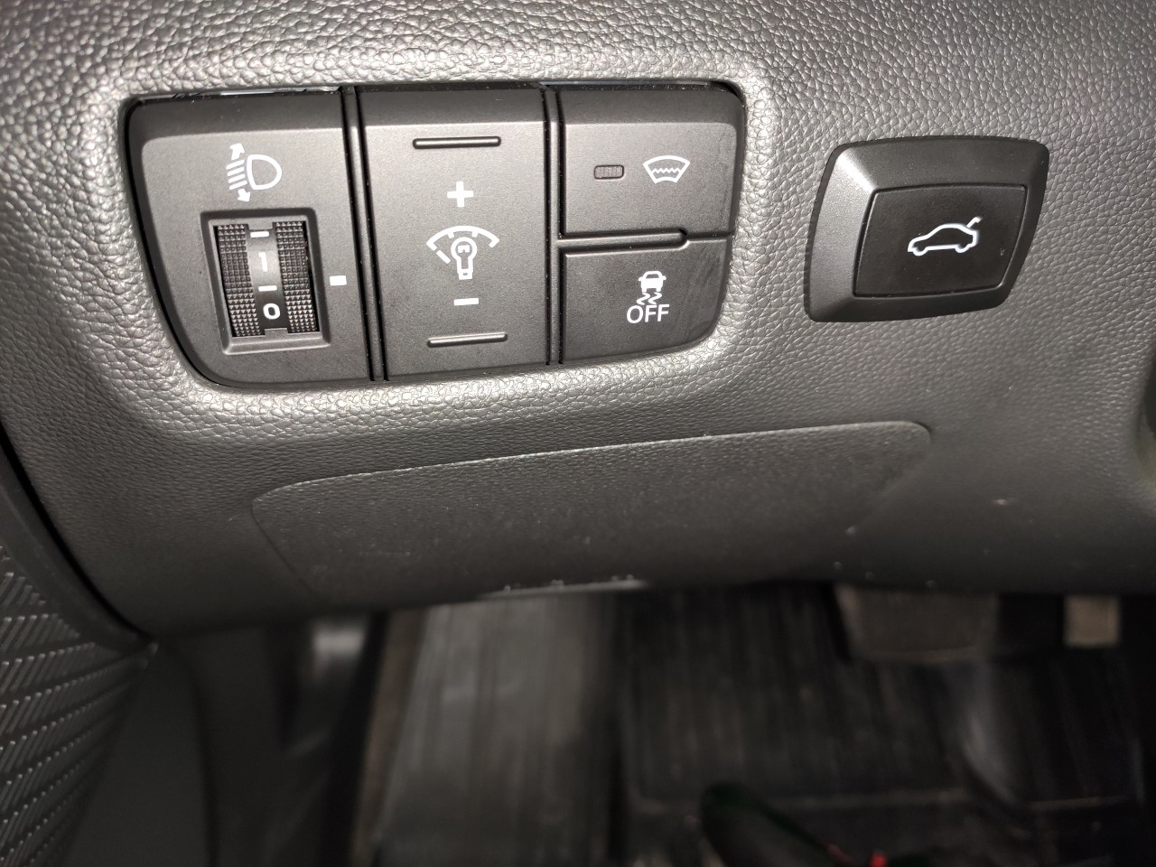 Кнопка багажника hyundai creta. Привод багажника 5128030203001 Tucson CY-0. Замок багажника Крета. Электропривод багажника Хендай h1. Замена кнопки багажника на Hyundai Tucson 2019 года.