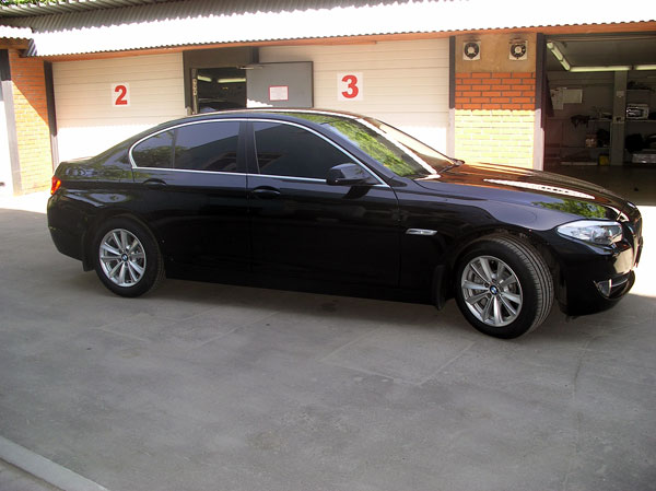 Тонировка стекол пленкой Carbon Gray с 5% светопропускаемостью.