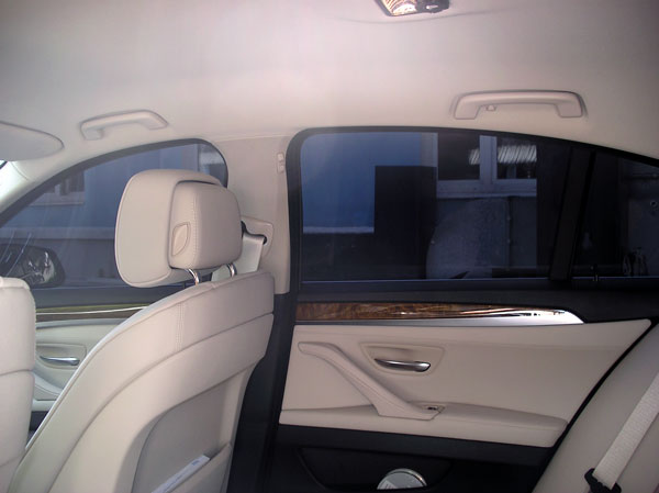 Тонировка стекол пленкой Carbon Gray с 5% светопропускаемостью.