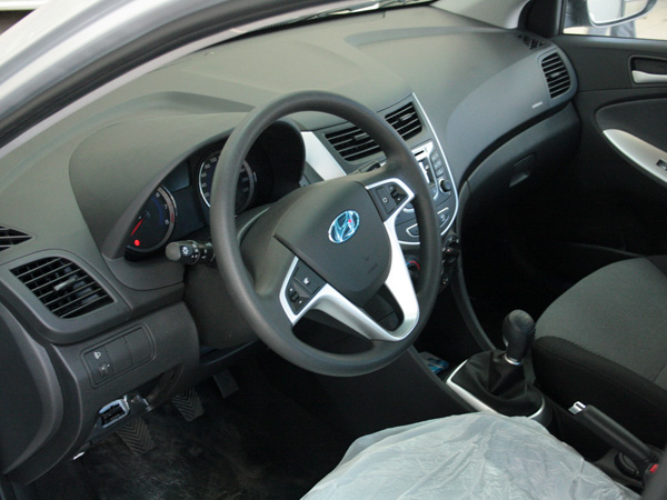 На автомобиль установлен охранный комплекс. На автомобиль установлен охранный комплекс.