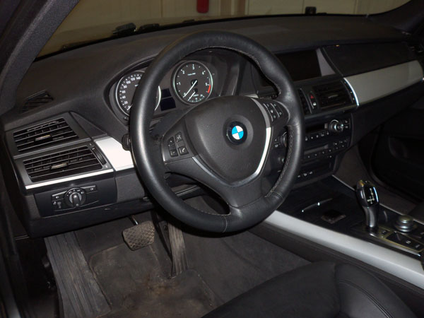 На автомобиль установлен охранный комплекс На автомобиль установлен охранный комплекс