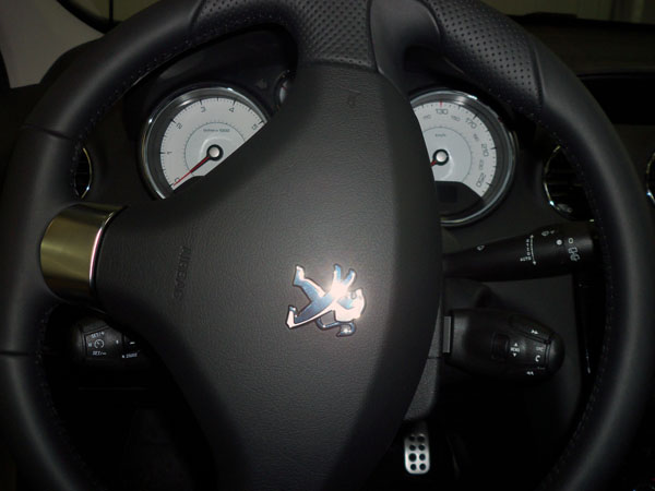 На автомобиль установлен охранный комплекс