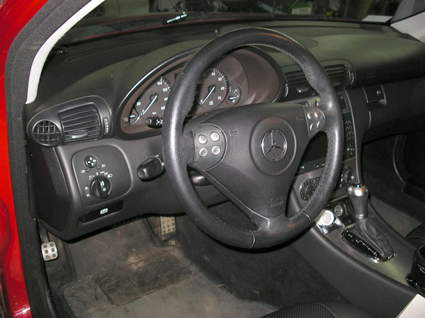 На автомобиль установлен охранный комплекс